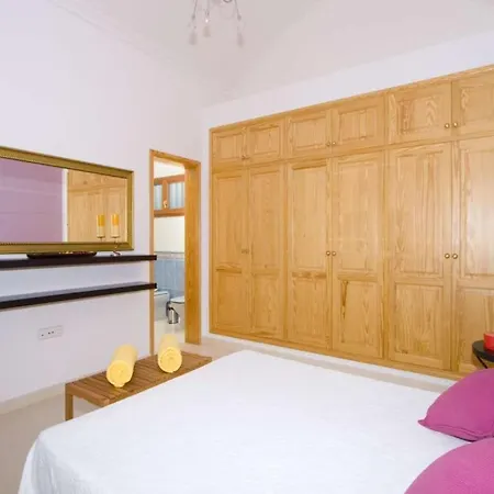 Вилла Puerto Del Carmen Sleeps 6 Pool Wifi *