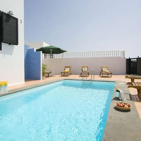 Puerto Del Carmen Sleeps 6 Pool Wifi Вилла Пуэрто дель Кармен