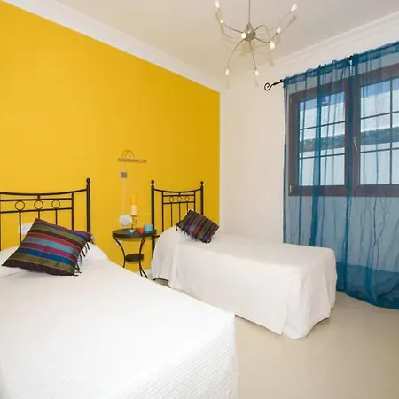Puerto Del Carmen Sleeps 6 Pool Wifi Вилла