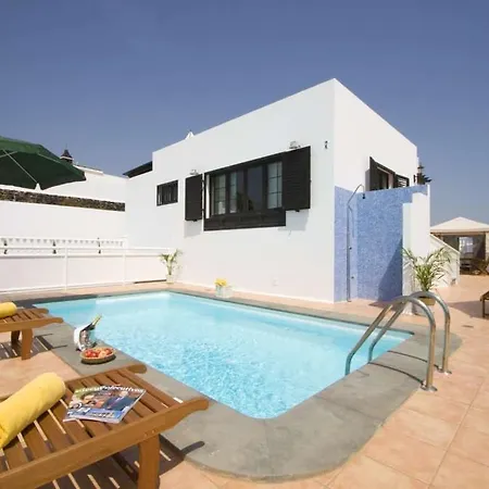 Вилла Puerto Del Carmen Sleeps 6 Pool Wifi *